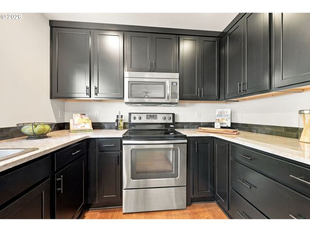 2617 MIMI St, Eugene, OR 97404