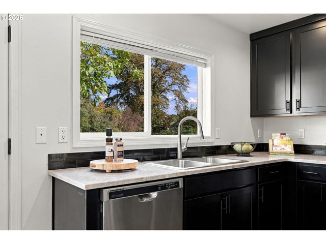 2617 MIMI St, Eugene, OR 97404