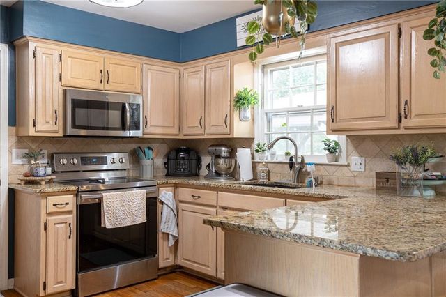 3743 NE Woodland Court, Lee's Summit, MO 64064