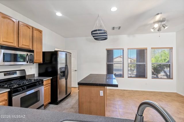 739 W Buffalo Grass Drive, Oro Valley, AZ 85755