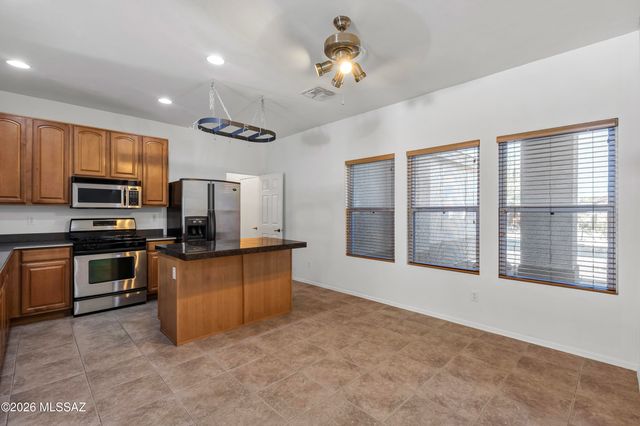 739 W Buffalo Grass Drive, Oro Valley, AZ 85755