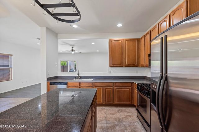 739 W Buffalo Grass Drive, Oro Valley, AZ 85755