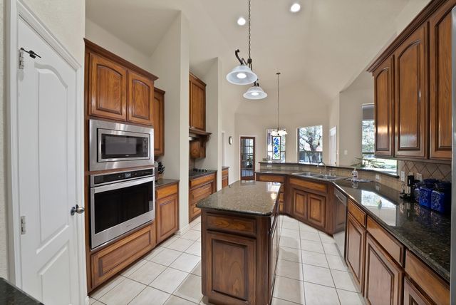 2526 Hayley Drive, Weatherford, TX 76085