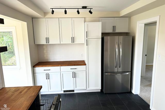 20618 Sunnyside Street, St Clair Shores, MI 48080