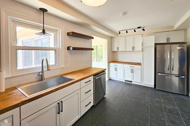 20618 Sunnyside Street, St Clair Shores, MI 48080