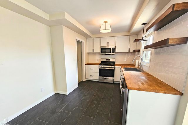 20618 Sunnyside Street, St Clair Shores, MI 48080