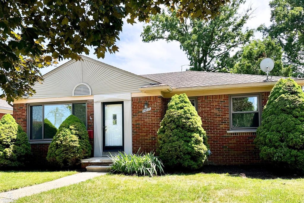 20618 Sunnyside Street, St Clair Shores, MI 48080