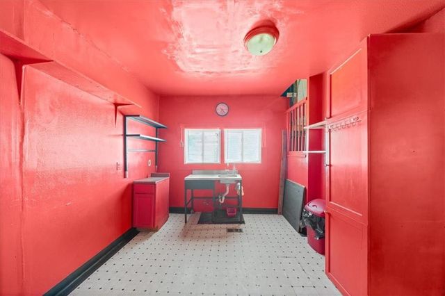 3302 Prospect Avenue, Kansas City, MO 64130