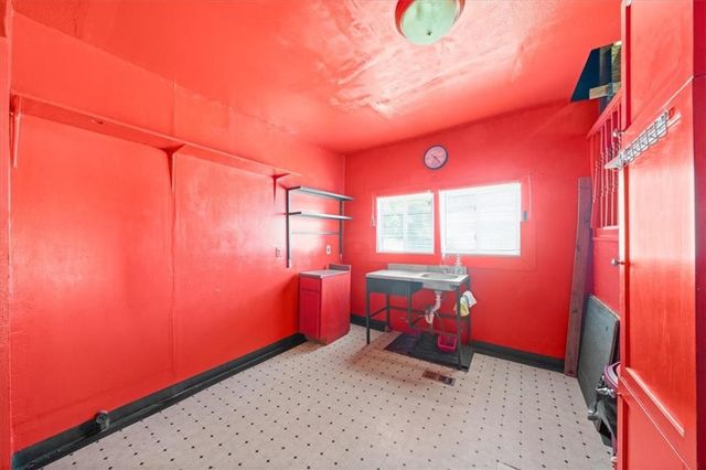 3302 Prospect Avenue, Kansas City, MO 64130