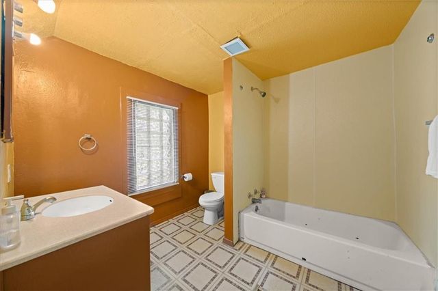 3302 Prospect Avenue, Kansas City, MO 64130