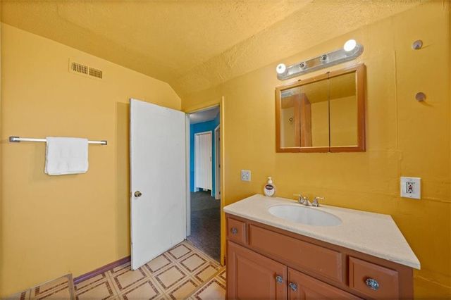 3302 Prospect Avenue, Kansas City, MO 64130