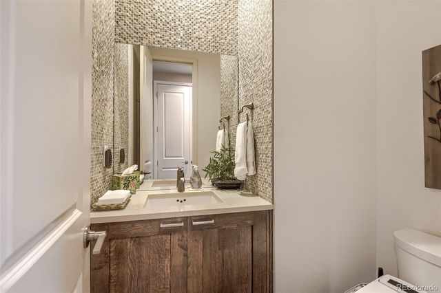 6959 S Buchanan Street, Aurora, CO 80016