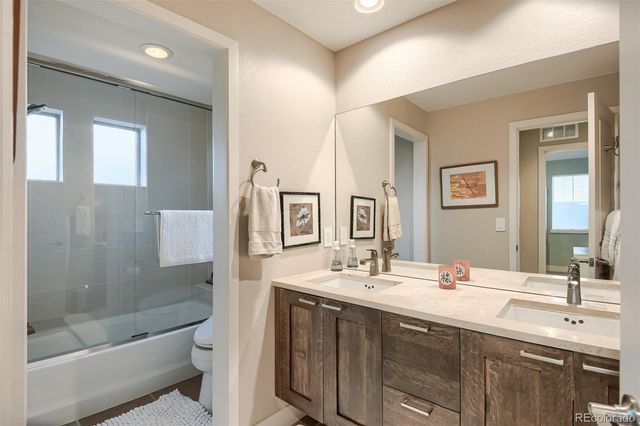 6959 S Buchanan Street, Aurora, CO 80016