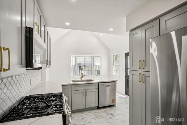 101 Ravine Drive, Matawan, NJ 07747