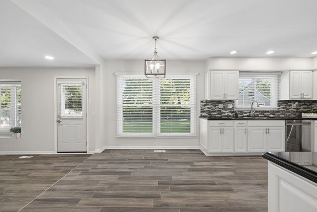 1249 STONEGATE Road, Naperville, IL 60540