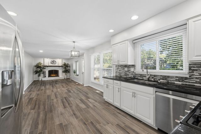 1249 STONEGATE Road, Naperville, IL 60540
