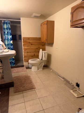 60 Adame, Port Lavaca, TX 77979