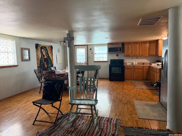 60 Adame, Port Lavaca, TX 77979
