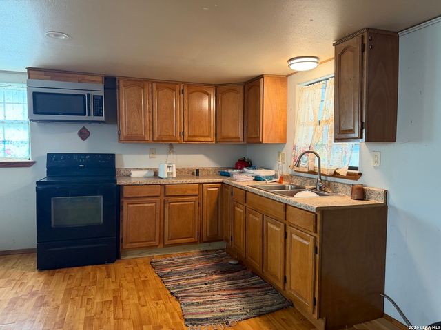 60 Adame, Port Lavaca, TX 77979