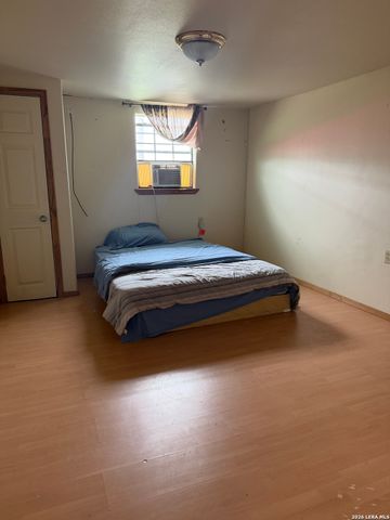 60 Adame, Port Lavaca, TX 77979