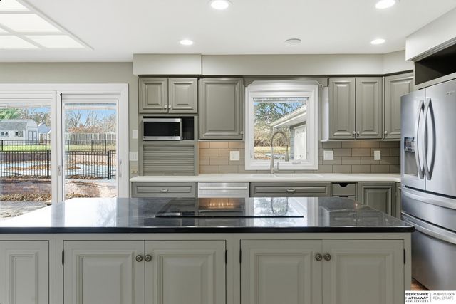 3310 S 98th Street, Omaha, NE 68124