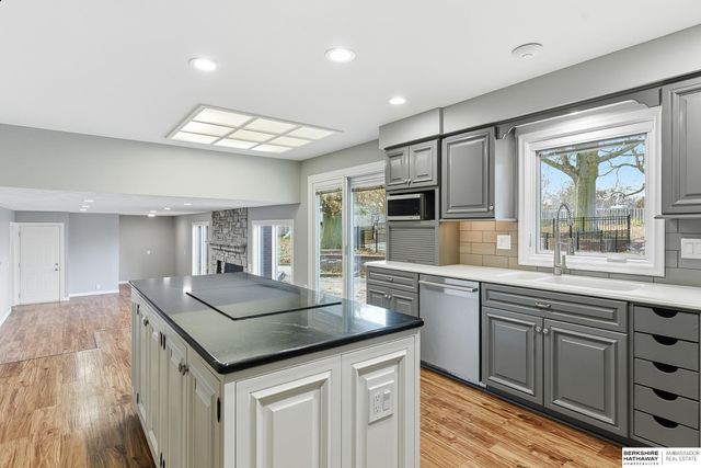 3310 S 98th Street, Omaha, NE 68124