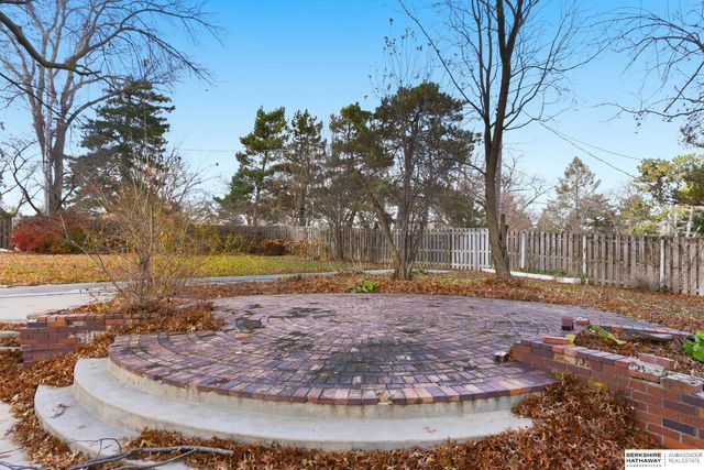 3310 S 98th Street, Omaha, NE 68124