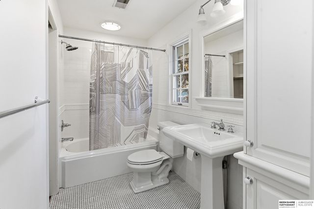 3310 S 98th Street, Omaha, NE 68124