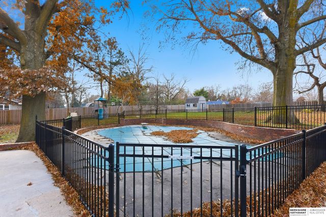 3310 S 98th Street, Omaha, NE 68124