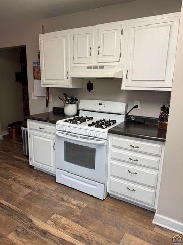3411 SE Island CIR, Topeka, KS 66605