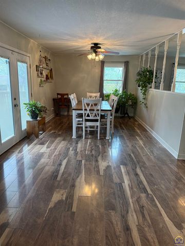 3411 SE Island CIR, Topeka, KS 66605