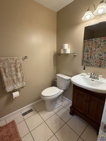 3411 SE Island CIR, Topeka, KS 66605