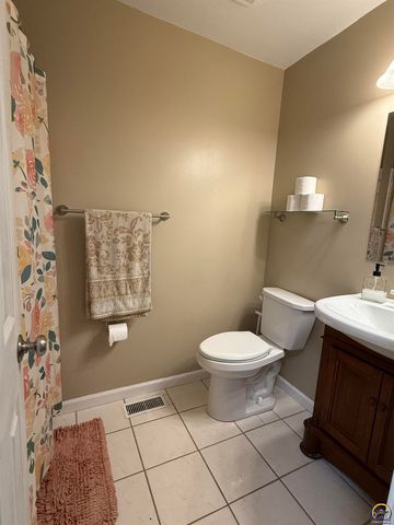 3411 SE Island CIR, Topeka, KS 66605