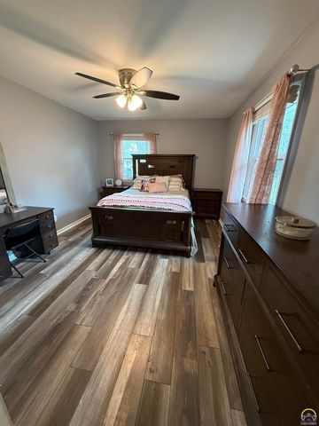 3411 SE Island CIR, Topeka, KS 66605