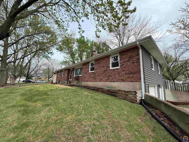 3411 SE Island CIR, Topeka, KS 66605