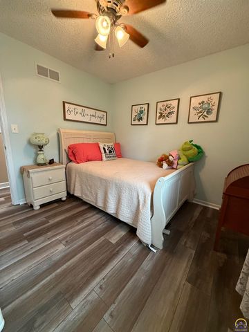 3411 SE Island CIR, Topeka, KS 66605