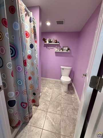 3411 SE Island CIR, Topeka, KS 66605