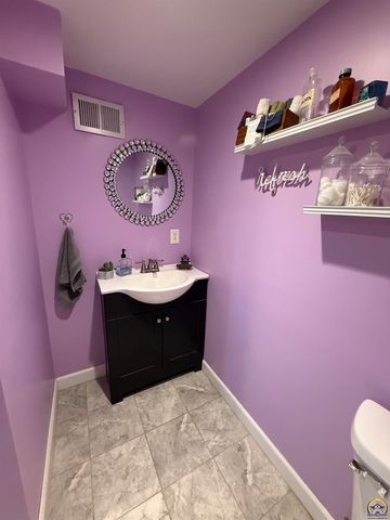 3411 SE Island CIR, Topeka, KS 66605