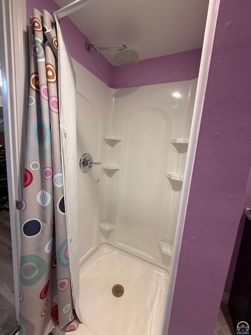 3411 SE Island CIR, Topeka, KS 66605