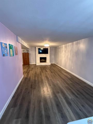 3411 SE Island CIR, Topeka, KS 66605