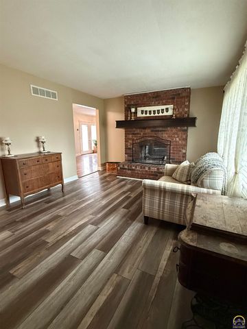 3411 SE Island CIR, Topeka, KS 66605