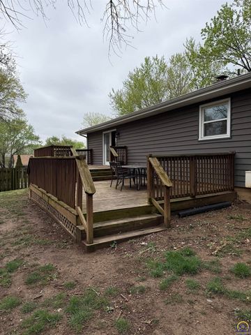 3411 SE Island CIR, Topeka, KS 66605