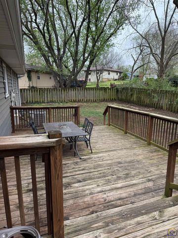 3411 SE Island CIR, Topeka, KS 66605