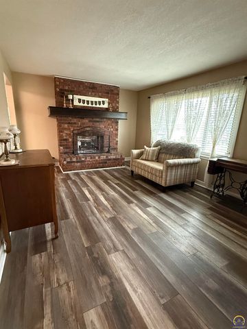3411 SE Island CIR, Topeka, KS 66605