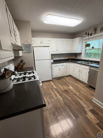 3411 SE Island CIR, Topeka, KS 66605