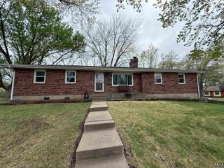 3411 SE Island CIR, Topeka, KS 66605