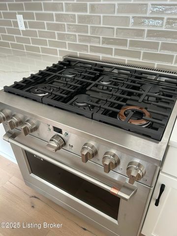 1885 Richmond Dr, Louisville, KY 40205