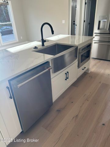 1885 Richmond Dr, Louisville, KY 40205