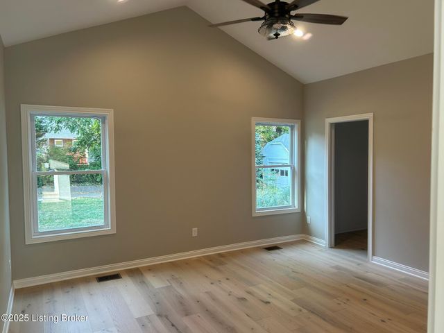 1885 Richmond Dr, Louisville, KY 40205