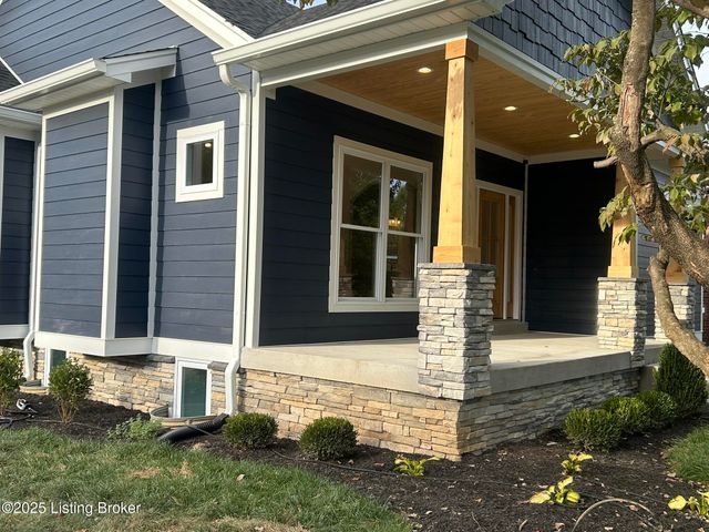 1885 Richmond Dr, Louisville, KY 40205